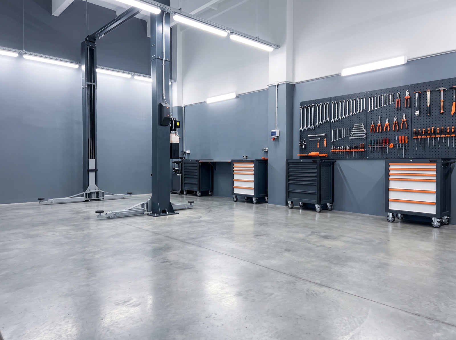 A clean service bay at Craig's Garage